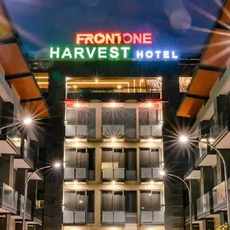 Front One Harvest Hotel Wonosobo Exterior foto